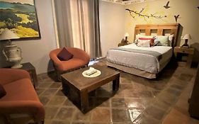 Hotel Ana Catalina And Suites